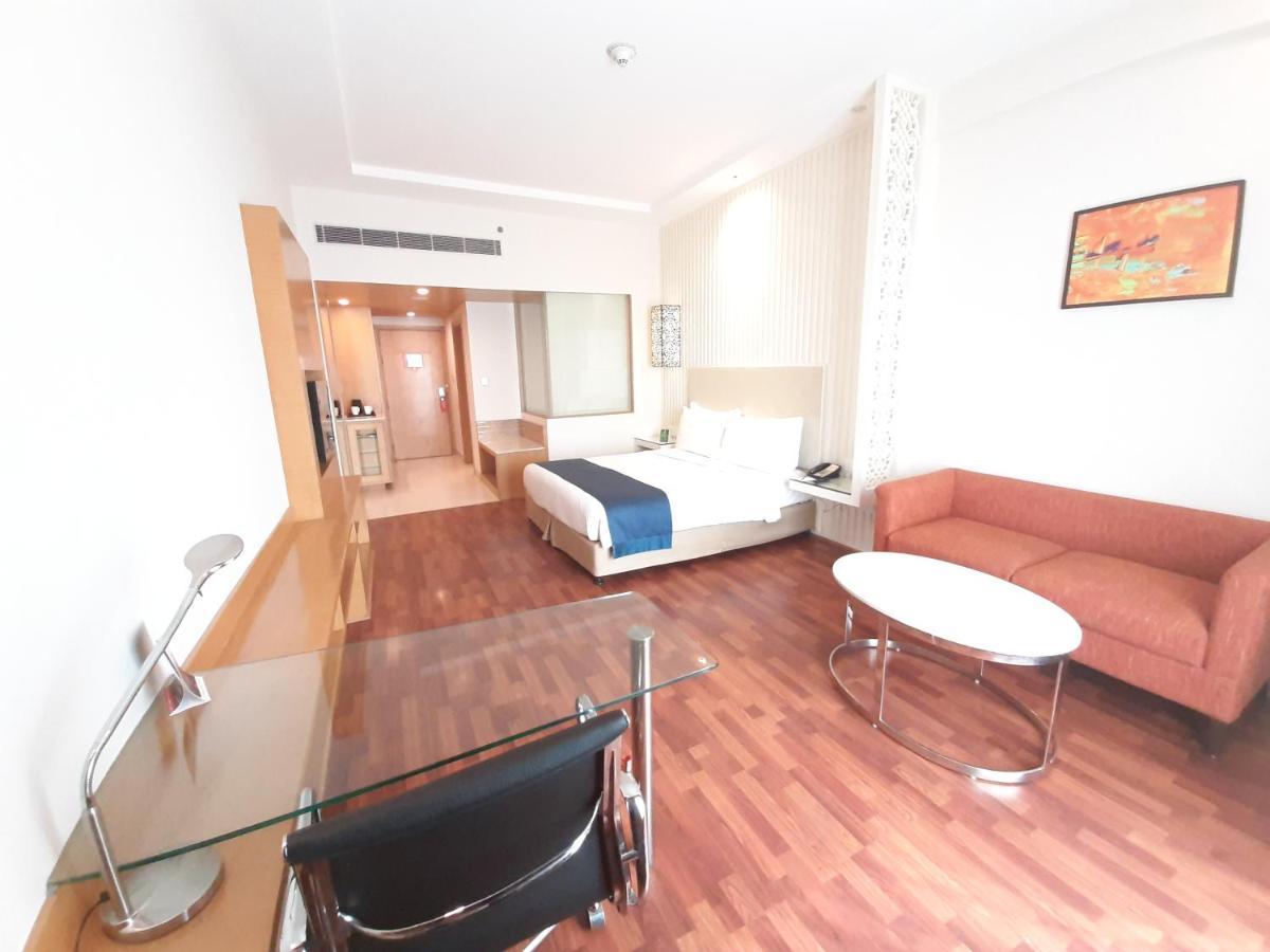 Holiday Inn Amritsar Ranjit Avenue By Ihg Exterior photo