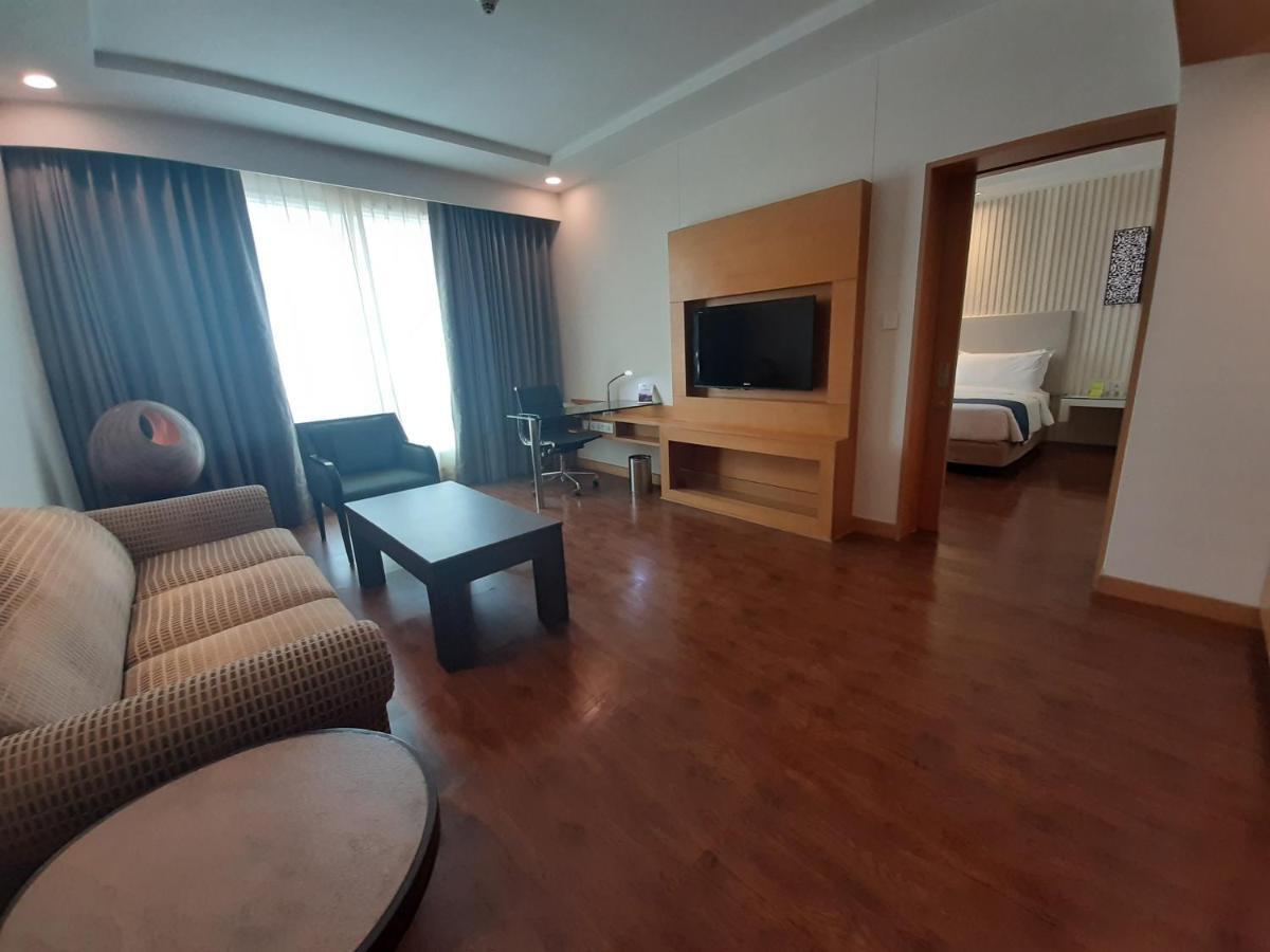 Holiday Inn Amritsar Ranjit Avenue By Ihg Exterior photo