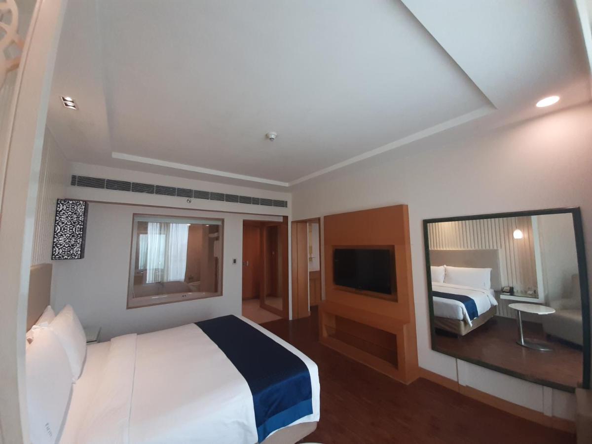 Holiday Inn Amritsar Ranjit Avenue By Ihg Exterior photo