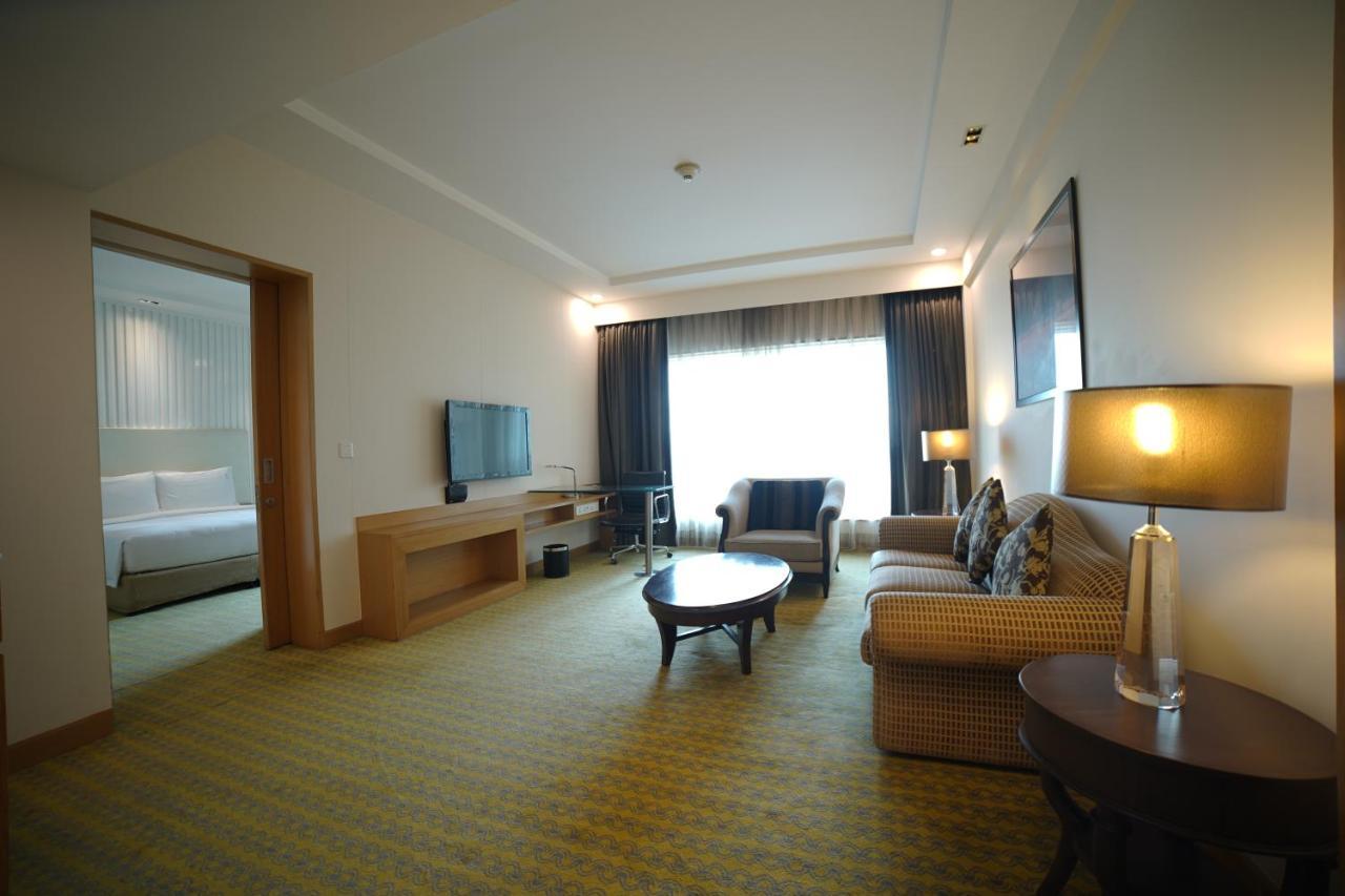 Holiday Inn Amritsar Ranjit Avenue By Ihg Exterior photo